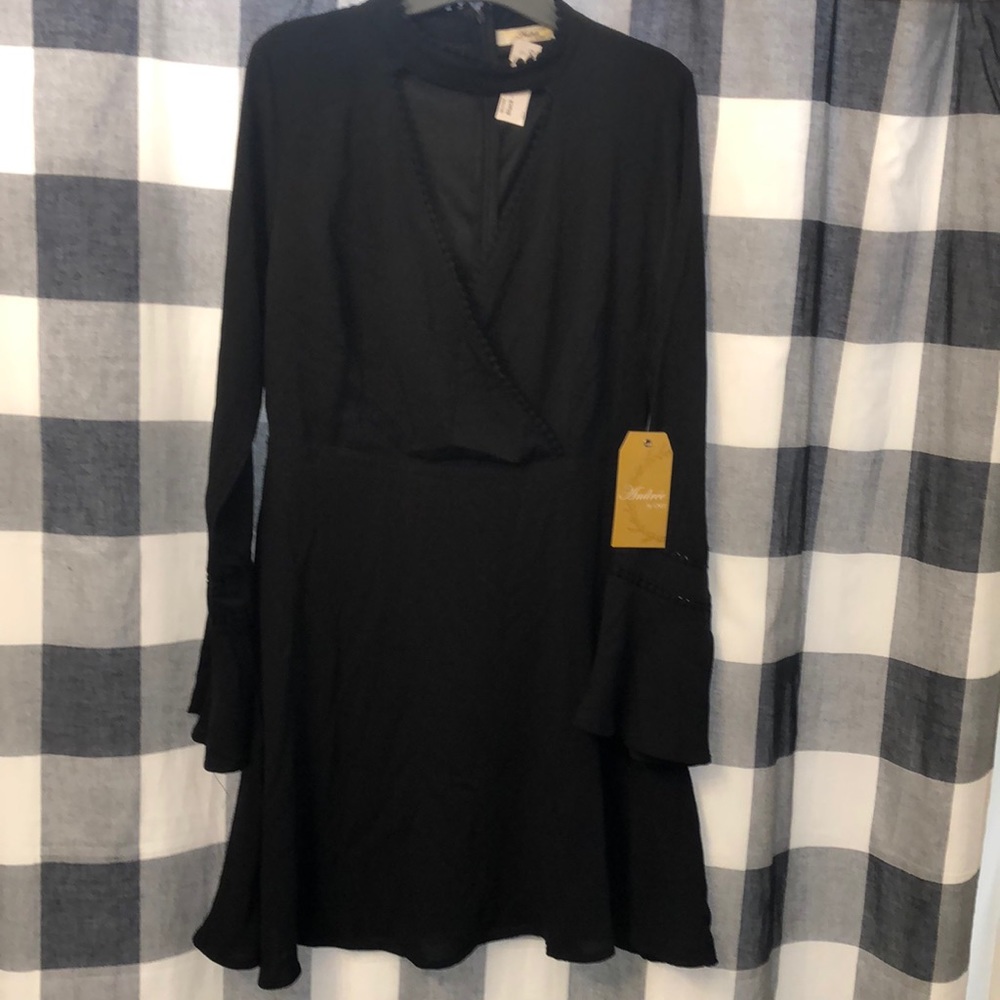 Black Andree by Unit Key Hole Dress with Flare Sleeve size - large